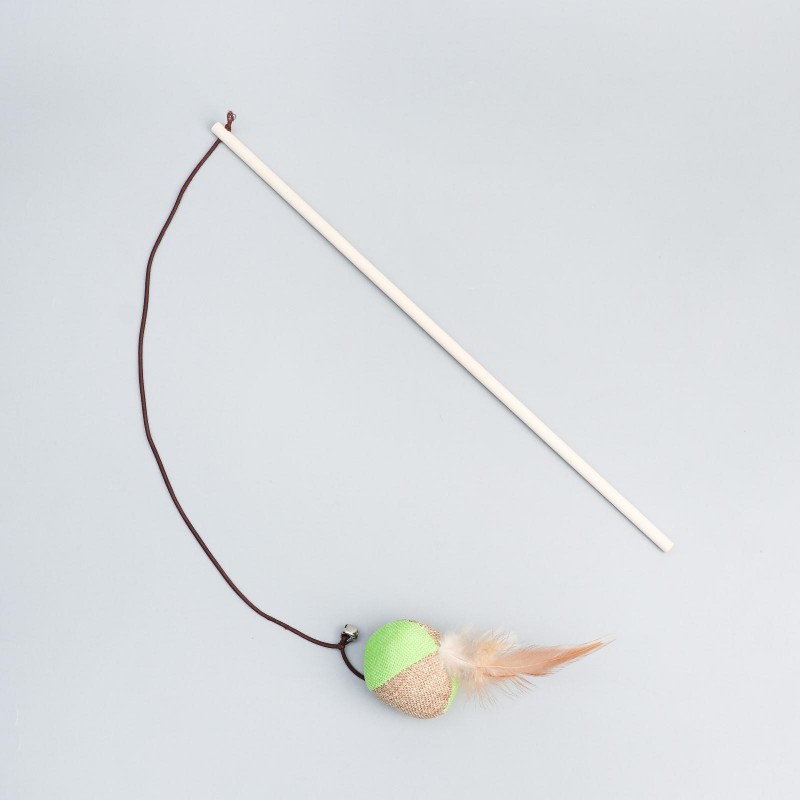 Дразнилка-удочка из эко-материалов «Шар с перьями».