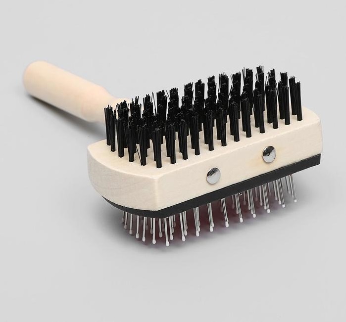 Двусторонняя щётка-расческа с деревянной ручкой 10 Х 17 см